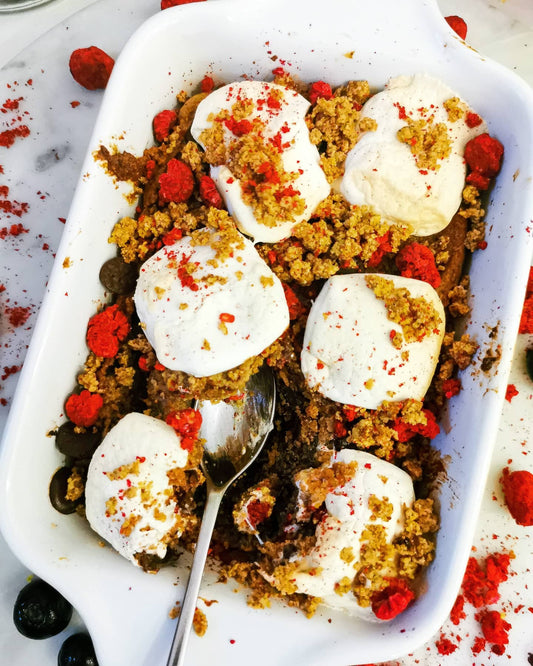 RASPBERRY CHOCO CHIP COOKIE DOUGH SMORE TRAY BAKE 🍪