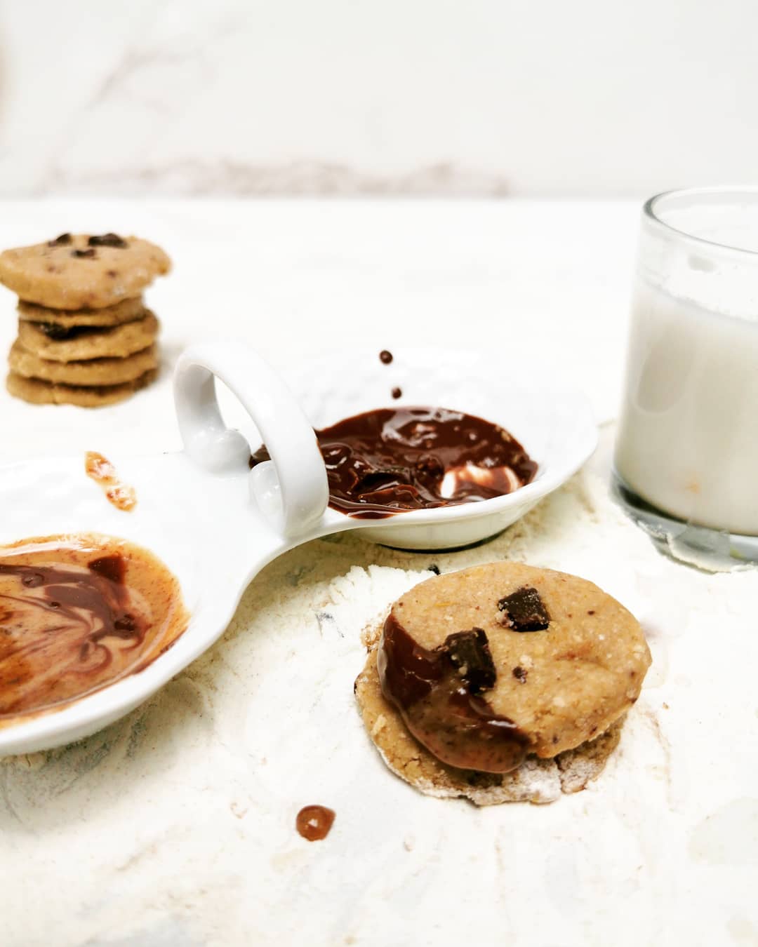 RAW CHOC CHIP COOKIES