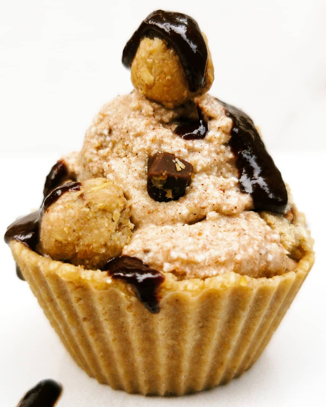 COOKIE DOUGH, CINNAMON ICECREAM